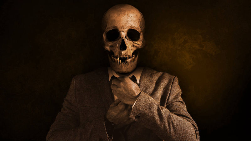 homme qui aime les skull