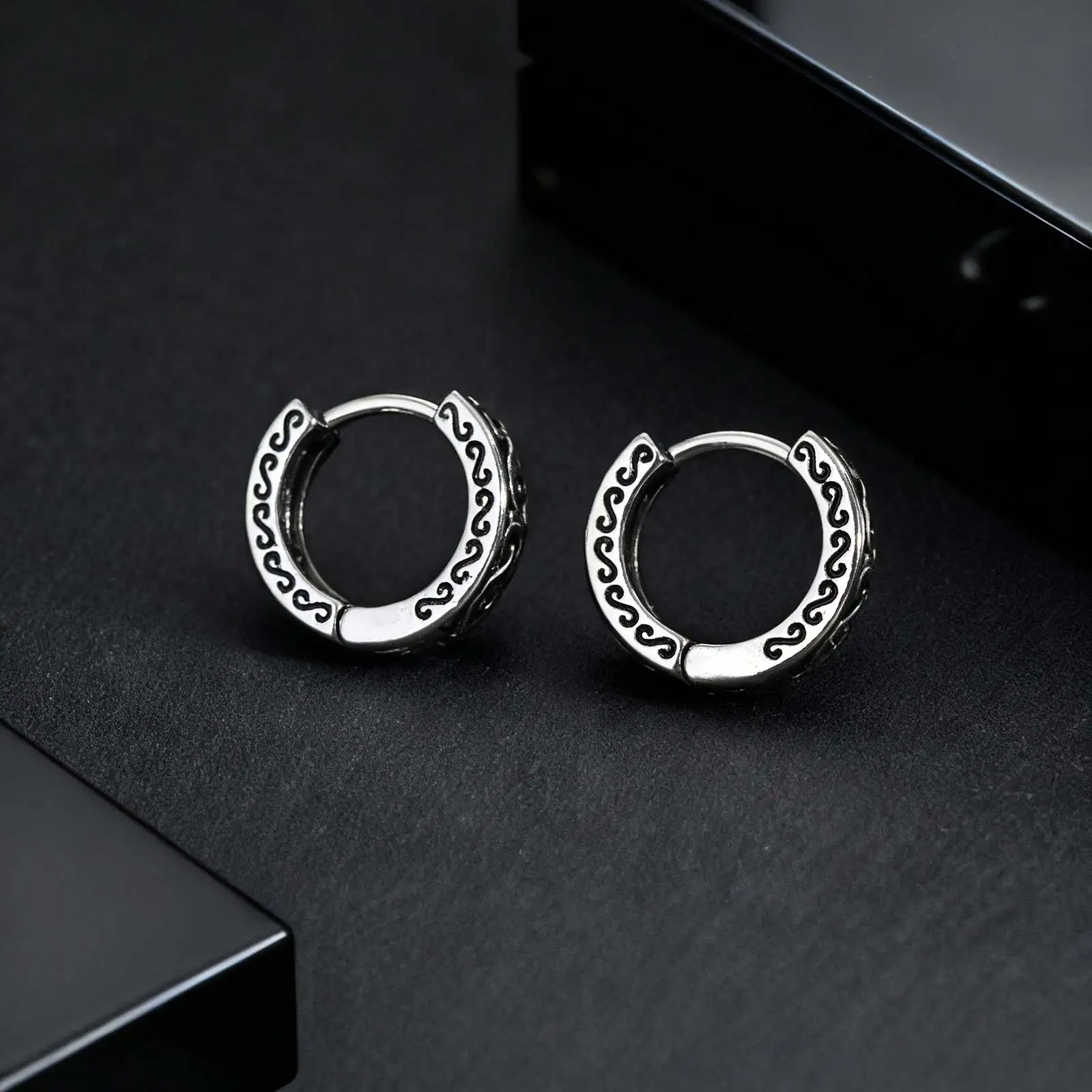 Boucles d’oreilles Punk en acier inoxydable pour hommes et adolescents, petites boucles d’oreilles Huggies hypoallergéniques et imperméables, bijoux Cool Rock Hip Hop kf S0dd98d7c1cd348ea9d3e6184b8d91b5dG