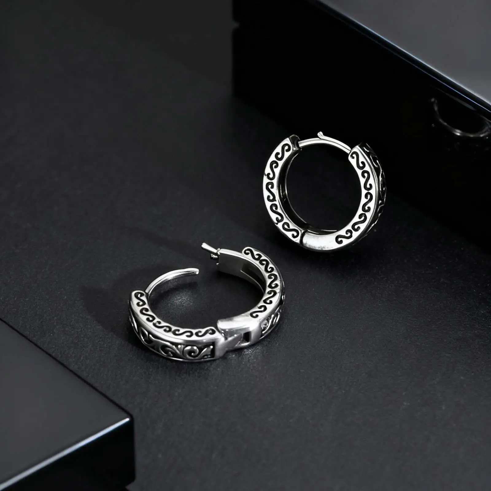 Boucles d’oreilles Punk en acier inoxydable pour hommes et adolescents, petites boucles d’oreilles Huggies hypoallergéniques et imperméables, bijoux Cool Rock Hip Hop kf S16581ea84b784b9aba064800a075ce876