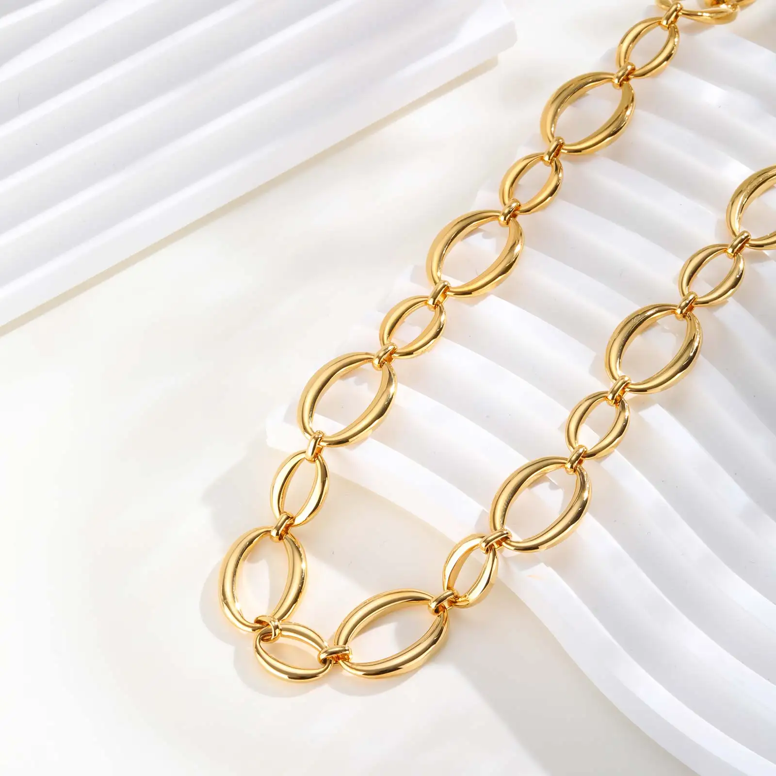 Collier à maillons épais en acier inoxydable pour femmes, collier ras du cou à chaîne ovale épaisse plaqué or, bijoux minimalistes géométriques kf S9d4de08caf3a4bd9a9753ae93c81e3815