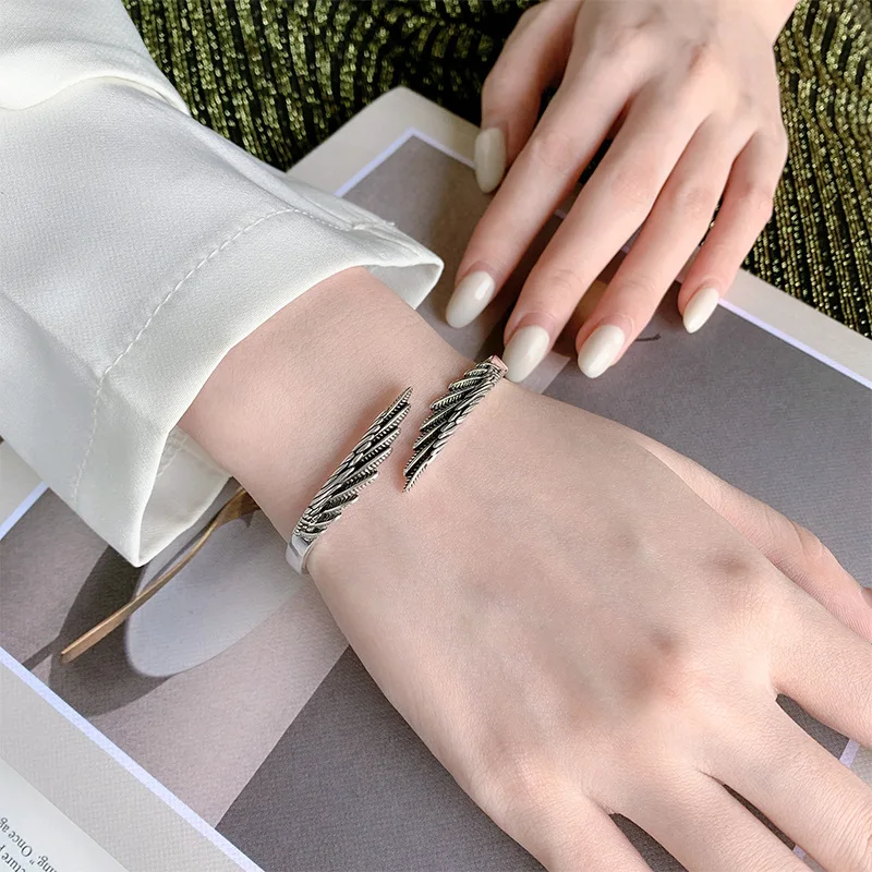 Bracelets rétro en argent thaïlandais, plume simple, argent regardé 925, design personnalisé, ailes, ins, ouverture de carillon, SL102, à la mode kf Scc229fbbffef40c7bac04f6b5ceba386C