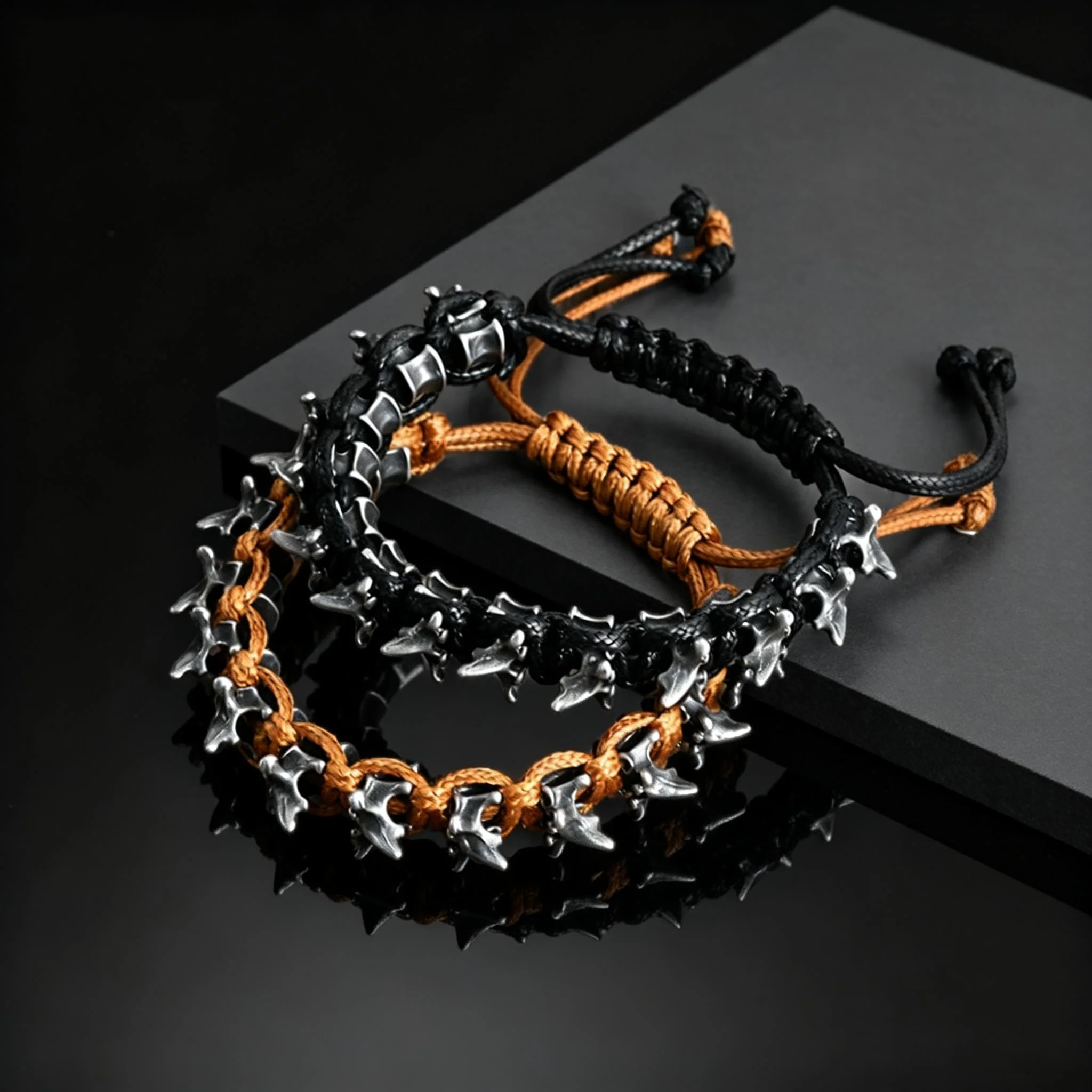 Bracelet ajustable en corde tressée avec épines de dragon gothique en métal pour hommes, bijoux punk hip-hop kf Se64b5581f0b7438bb601a0b2de7a28e0F